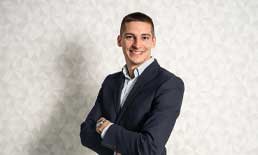 Karriere Coaching Frankfurt (2024) Ein erfolgreicher Manager dank Karriere Coaching Frankfurt.